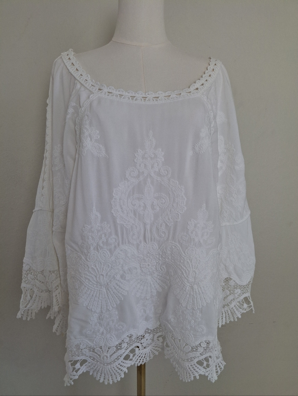 Democracy Boho White Embroidered Lace Bell Sleeve Top - Picture 4 of 12